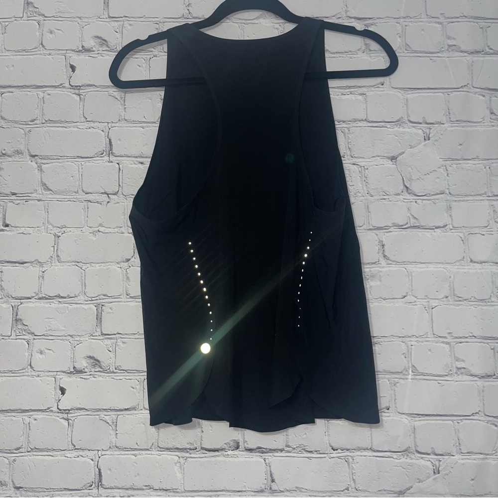 Lululemon Lightweight Stretch Running Tank Top
Black Sz 10 Reflective Athletic - Picture 7 of 7